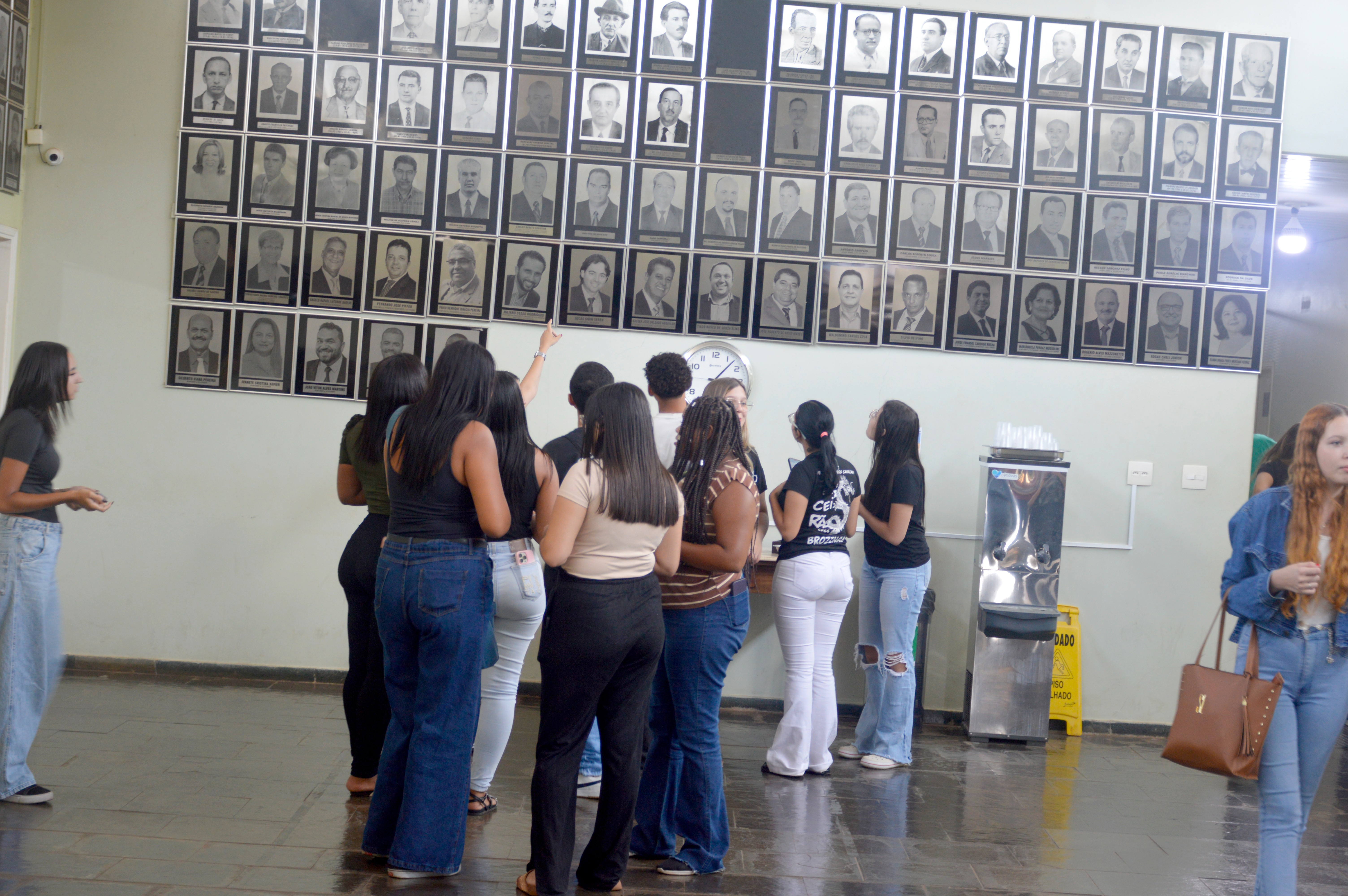 Alunos do programa Jovem Aprendiz/DCA visitam a Câmara de Bebedouro